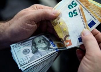 Майже 340 тисяч заплатила старенька на Тернопільщині щоб допомогти онуку