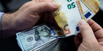 Майже 340 тисяч заплатила старенька на Тернопільщині щоб допомогти онуку