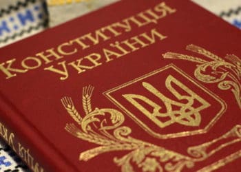 Тернополяни пригадали, як ухвалювали Конституції у 1996 році