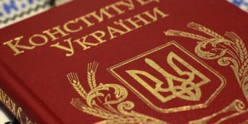 Тернополяни пригадали, як ухвалювали Конституції у 1996 році