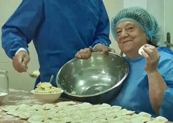 Першою почала ліпити вареники на фронт: у Тернополі померла волонтерка Марія Шестопалка