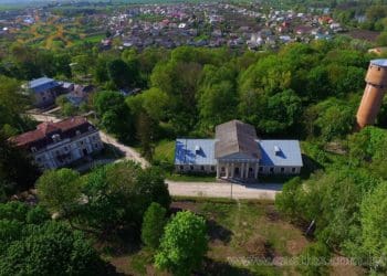 Чоловік однієї із чиновниць Хоросткова отримав від міської ради підрядів на мільйони гривень