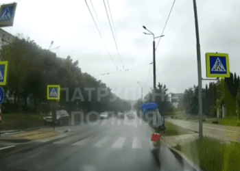 У Тернополі водій “Ягуара” не пропустив жінку на пішохідному переході (Відео)