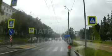 У Тернополі водій “Ягуара” не пропустив жінку на пішохідному переході (Відео)