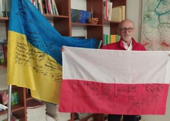 Поляк, який понад 20 років живе у Кременці, допомагає військовим, лікарням і переселенцям