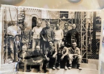 55-річну “капсулу часу” знайшли на території церкви святого Миколая у Копичинцях (Фото)