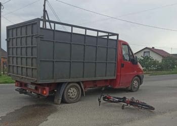 У Скалатській громаді дитина на велосипеді врізалась у фургон