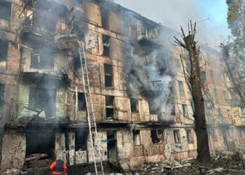 Окупанти влучили у житловий будинок: внаслідок нічної атаки на Кривий Ріг є загиблі та поранені