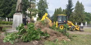 Реконструкцію пам’ятника воїнам, які загинули в роки Другої світової війни, почали у Великих Гаях