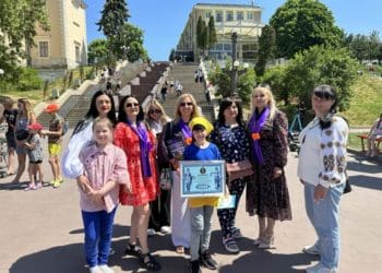 Майже 600 нормотипових та дітей з інвалідністю встановили у Тернополі Рекорд України