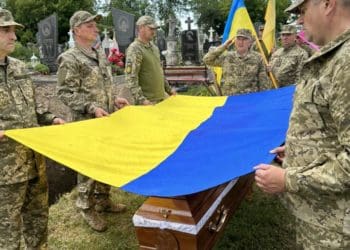 Із захисником України на позивний “Донбас” попрощалися у Підволочиській громаді