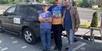 Генератор, зарядну станцію та інші речі передали на фронт волонтери «Української команди»