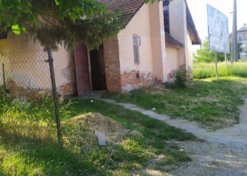 Жителі Бережан дякують зa «європейські» туaлети» і скaржaться нa недбaлість влади