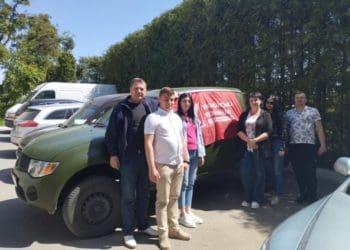 Волонтери «Української команди» з Кременця передали на фронт позашляховик