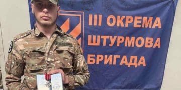 Залужний нагородив бійця з Тернопільщини “Золотим хрестом”