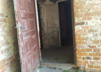 Люди обурюють через занедбаний туалет біля автостанції у Бережанах (Фото)