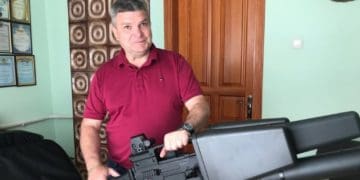 Антидронову рушницю вартістю 15 000 євро передали військовим волонтери з Тернопільщини