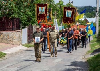 Із захисником України попрощалися у Великоберезовицькій громаді