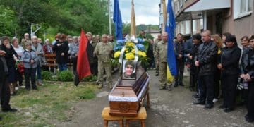 Зі старшим солдатом, який загинув боронячи країну на Донеччині, попрощалися у Теребовлі (Фото)