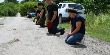 Тіло загиблого захисника Володимира Батовського зустріла Лановецька громада