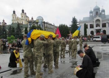Загинув батько трьох дітей: із воїном Володимиром Янівим попрощалися у Кременецькій громаді  