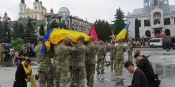 Загинув батько трьох дітей: із воїном Володимиром Янівим попрощалися у Кременецькій громаді  