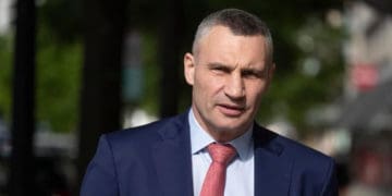 «росія так і не усвідомила, наскільки волелюбні українці», – Віталій Кличко привітав з Днем Конституції