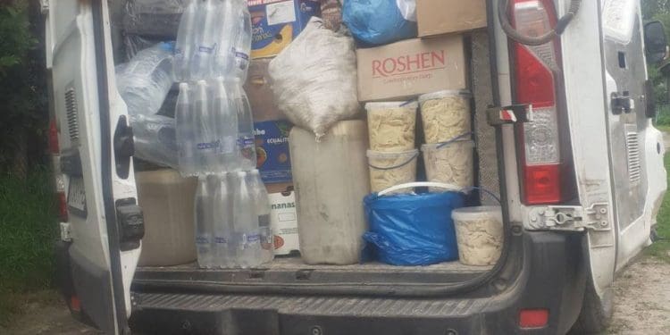 Поляк, який понад 20 років живе у Кременці, допомагає військовим, лікарням і переселенцям