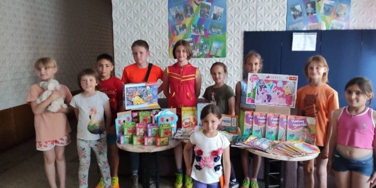 Поляк, який понад 20 років живе у Кременці, допомагає військовим, лікарням і переселенцям