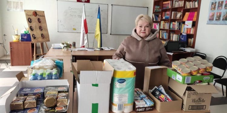 Поляк, який понад 20 років живе у Кременці, допомагає військовим, лікарням і переселенцям