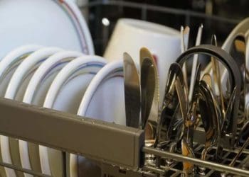 Як правильно чистити посудомийну машину: рекомендації