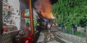 Гараж, літня кухня і господарська будівля горіли у Скалатській громаді