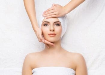 Масаж обличчя: користь, показання та техніки