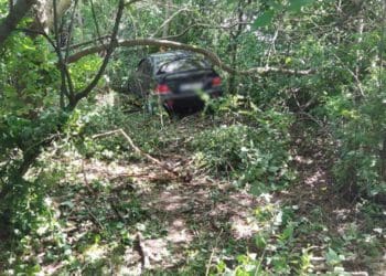 Водія і пасажира госпіталізували через з’їзд у кювет на Бучачині