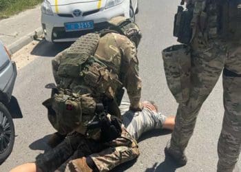 Автомати, пістолети, набої: житель Козівської громади налагодив продаж зброї в області