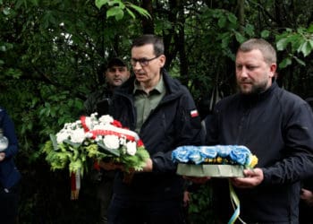 Прем’єр-міністр Польщі відвідав кладовище у селі на Тернопільщині, де колись жили поляки