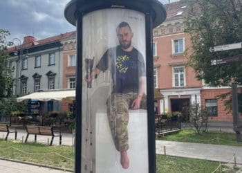 Фото пораненого захисника із Тернополя розмістили на вулицях Вільнюса під час саміту НАТО
