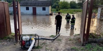 Через коротку зливу підтопило 11 будинків у Вишнівці (Фото)