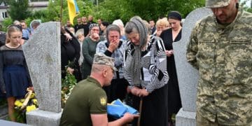 Із загиблим солдатом Андрієм Іванцем попрощались у Лановецькій громаді