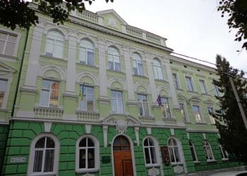 Батьки не зупиняться: як проходили збори з представниками відділу освіти в Українській гімназії у Тернополі