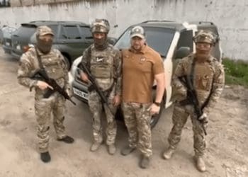 Представники Тернопільського військового коледжу передали авто для ЗСУ, де служить їхній випускник