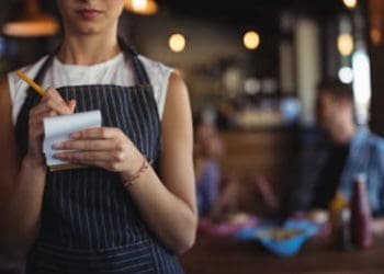 Родину вигнали із кафе у Тернополі через гучну дитину, у якої аутизм