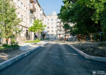 У Тернопільській громаді продовжують ремонти прибудинкових територій, міжквартальних проїздів