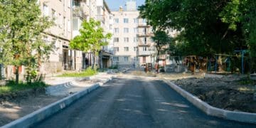 У Тернопільській громаді продовжують ремонти прибудинкових територій, міжквартальних проїздів