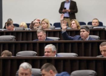 Невідкладно скликати сесію Тернопільської облради вимагають депутати однієї із фракцій