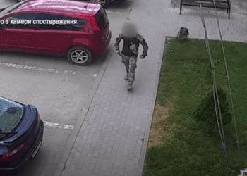 Вже судимий тернополянин пошкодив ножем кілька припаркованих автівок (Відео)