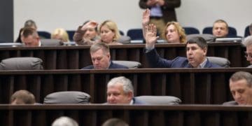 Невідкладно скликати сесію Тернопільської облради вимагають депутати однієї із фракцій