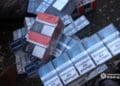 Майже півтисячі підроблених пачок цигарок і десятки літрів спирту виявили біля ринку у Тернополі