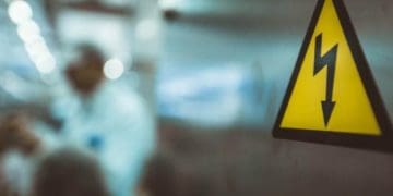 Працював із циркуляркою: на Тернопільщині від удару струмом помер пенсіонер