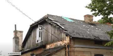 Синці через град і потрощені будинки: збитки від негоди підраховують у Копичинцях (Відео)